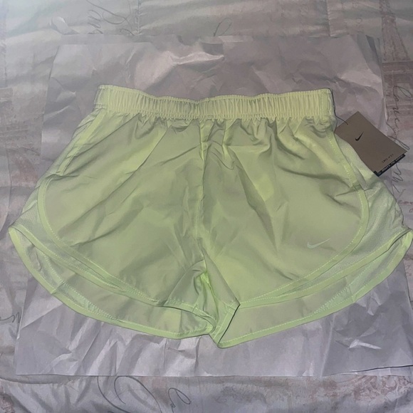 Women’s Nike Tempo Running Shorts - Picture 2 of 8